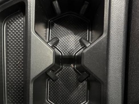 Used 2022 Volkswagen Tiguan SE image 49