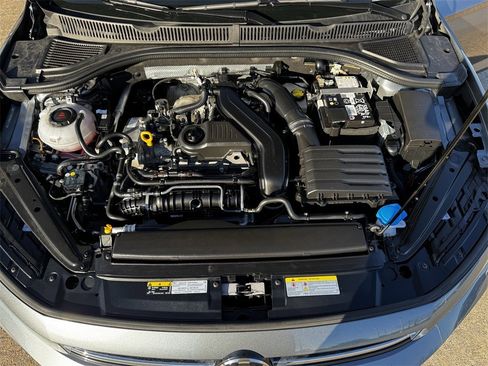 Used 2025 Volkswagen Jetta SE image 33