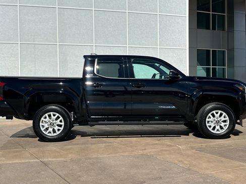 Certified 2025 Toyota Tacoma SR5 image 3