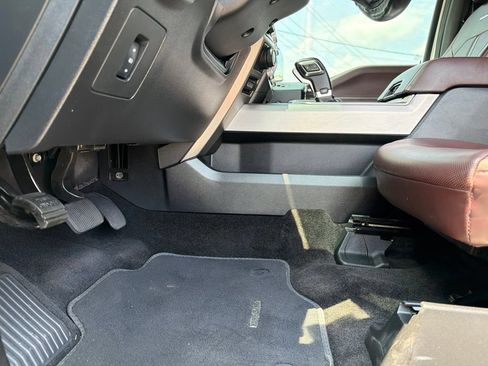 Used 2017 Ford F150 Platinum w/ Equipment Group 701A Luxury AWD/4WD image 35