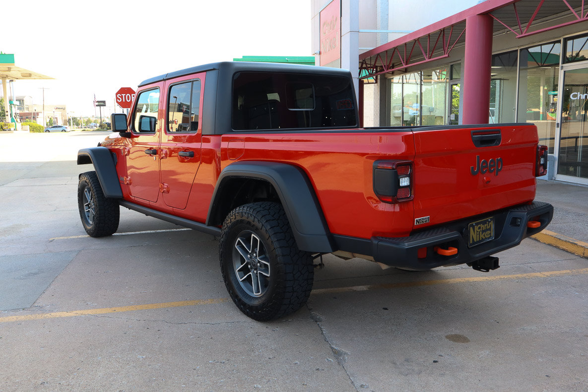 Used 2026 Jeep Gladiator Mojave AWD/4WD image 6