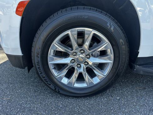 Used 2023 Chevrolet Suburban Premier RWD image 9