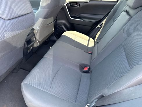 Used 2020 Toyota RAV4 LE FWD image 27