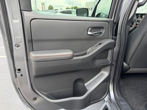 Used 2025 Nissan Frontier PRO-4X AWD/4WD image 16