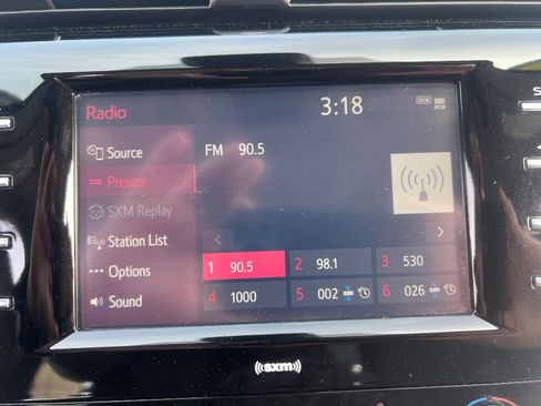 Used 2020 Toyota Camry LE image 22