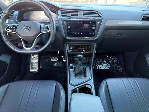 Used 2023 Volkswagen Tiguan SE R-Line image 18