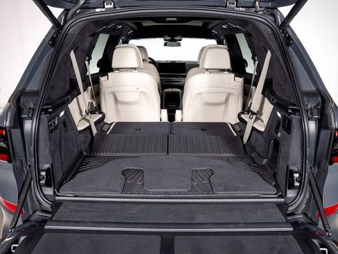 Used 2024 BMW X7 M60i w/ Executive Package image 6