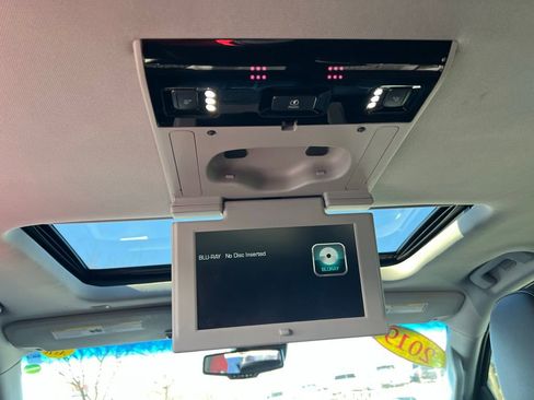 Used 2019 Chevrolet Suburban Premier image 23