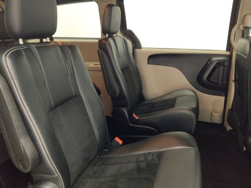 Used 2018 Dodge Grand Caravan SXT FWD image 19
