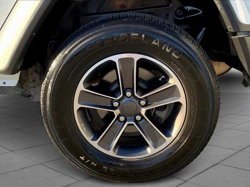 Used 2023 Jeep Wrangler Sahara image 10