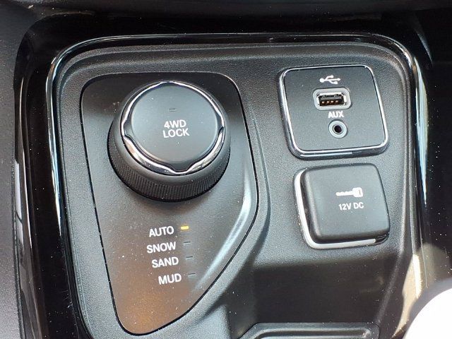 Used 2018 Jeep Compass Limited w/ Navigation Group AWD/4WD image 19