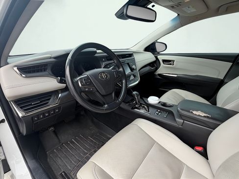 Used 2018 Toyota Avalon Limited w/ Carpet Mat Package FWD image 2