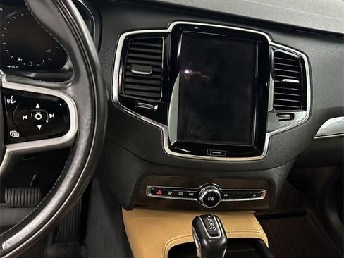 Used 2018 Volvo XC90 T6 Momentum w/ Convenience Package image 17