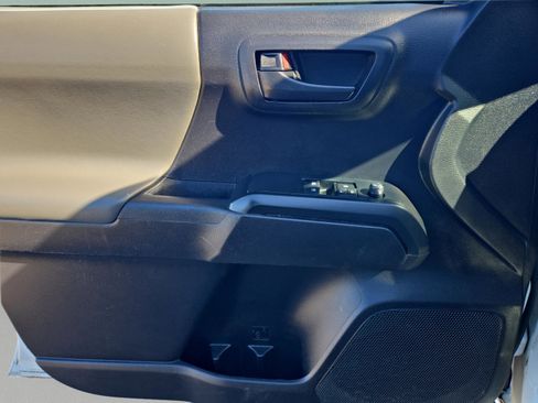 Used 2020 Toyota Tacoma SR image 16