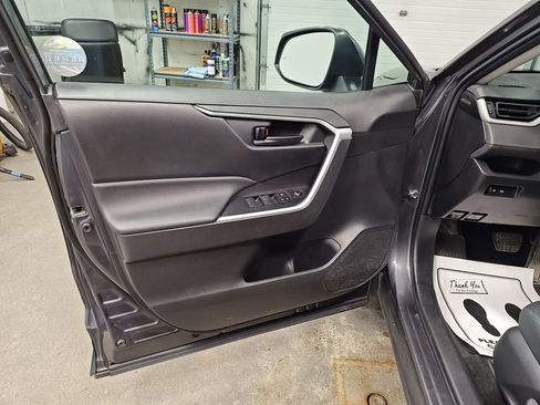 Used 2022 Toyota RAV4 LE image 16