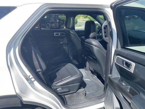 Used 2020 Ford Explorer XLT w/ Equipment Group 202A AWD/4WD image 37