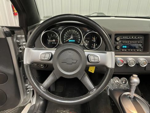 Used 2005 Chevrolet SSR w/ Preferred Equipment Group RWD image 22