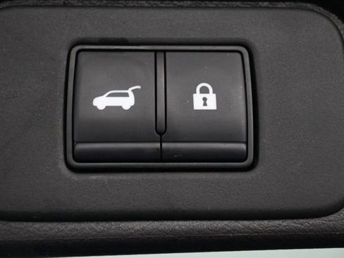 Used 2025 Nissan Rogue SV image 16