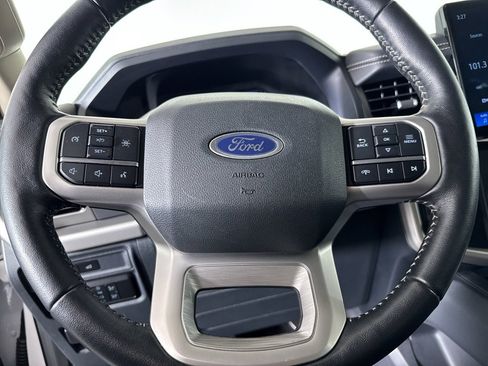 Used 2024 Ford Expedition XLT image 19
