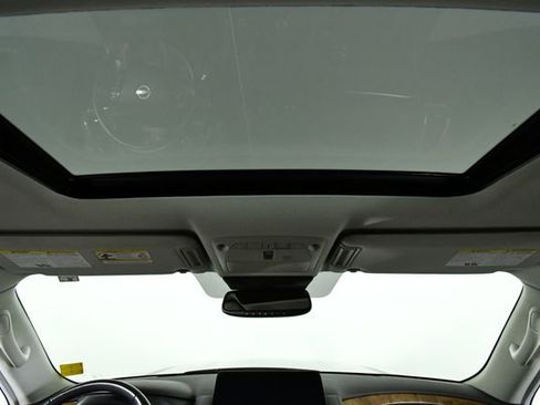 Used 2024 Nissan Armada SL w/ Captain's Chairs Package image 23