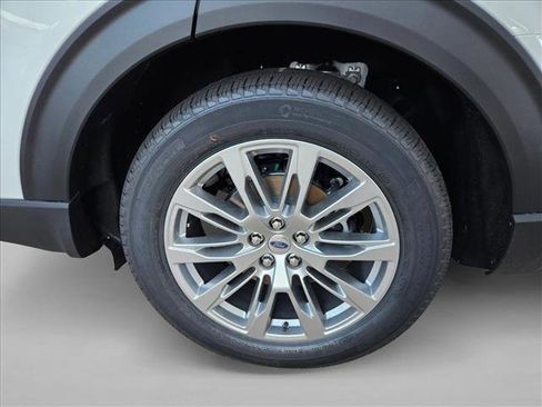 New 2026 Ford Explorer Platinum image 10