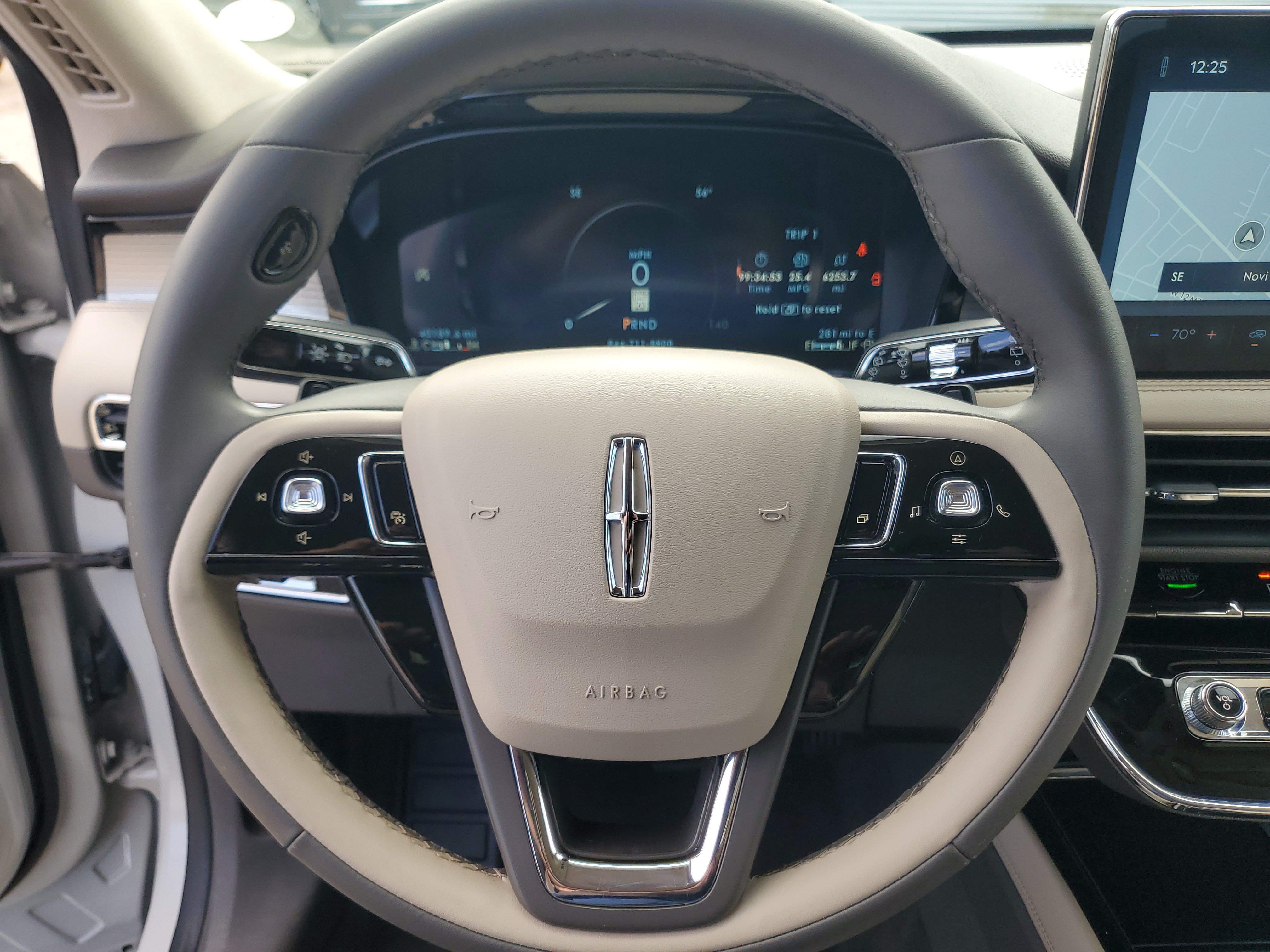 Certified 2024 Lincoln Corsair AWD image 14