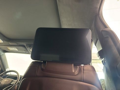 Used 2022 Cadillac Escalade Premium Luxury Platinum image 15