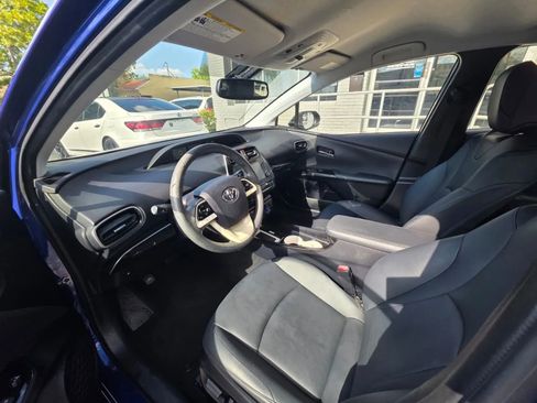 Used 2016 Toyota Prius Four Touring FWD image 11