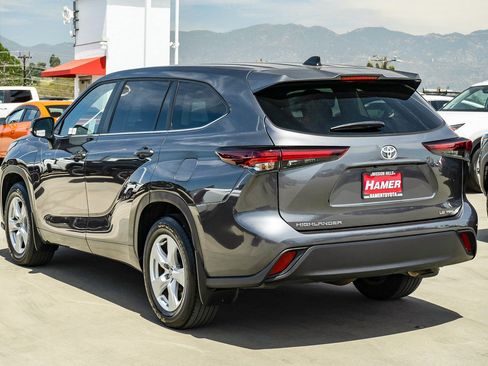 Certified 2025 Toyota Highlander LE AWD/4WD image 5