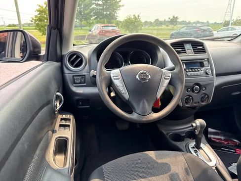 Used 2015 Nissan Versa SV FWD image 21