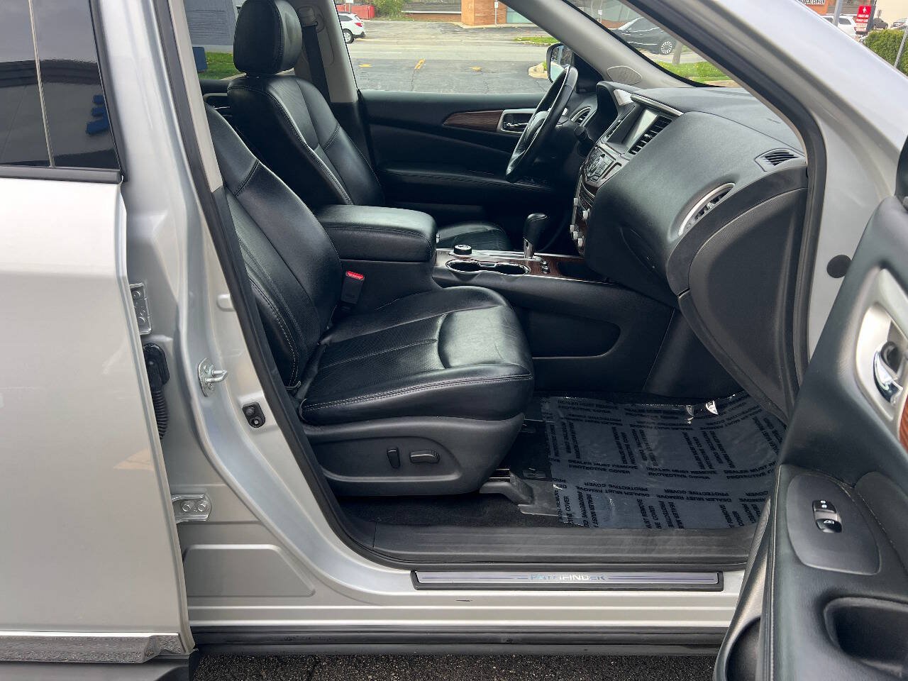 Used 2018 Nissan Pathfinder Platinum AWD/4WD image 29