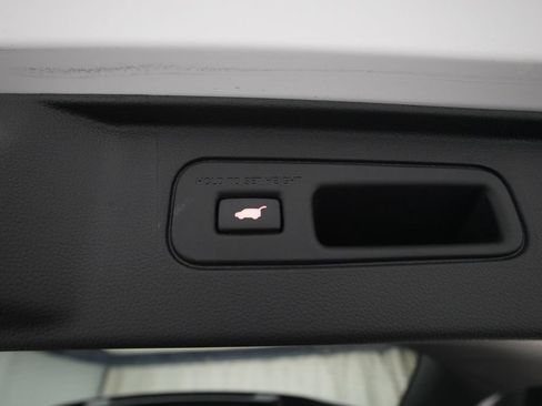 Certified 2025 Honda Pilot Touring image 15