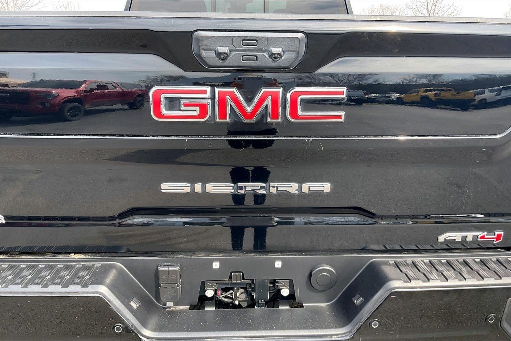 Used 2025 GMC Sierra 2500 AT4 w/ Technology Package AWD/4WD image 27
