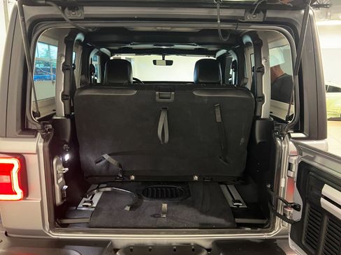 Used 2018 Jeep Wrangler Rubicon AWD/4WD image 26