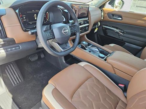 New 2026 Nissan Pathfinder Platinum AWD/4WD image 3