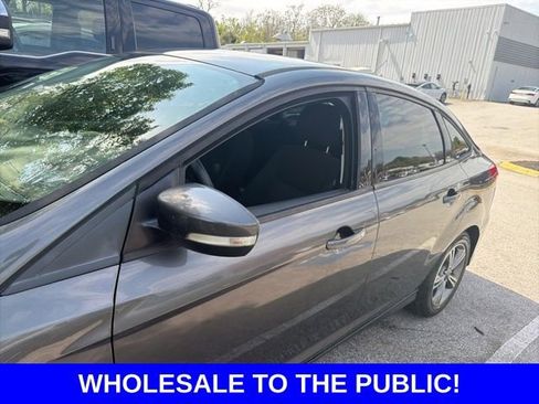 Used 2017 Ford Focus SE image 4