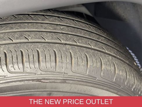 Used 2025 Jeep Compass Trailhawk AWD/4WD image 9
