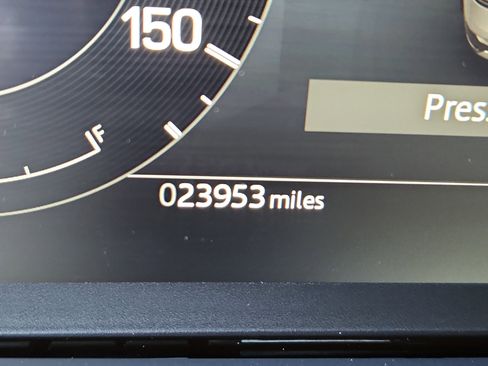 Used 2025 Land Rover Discovery S image 21