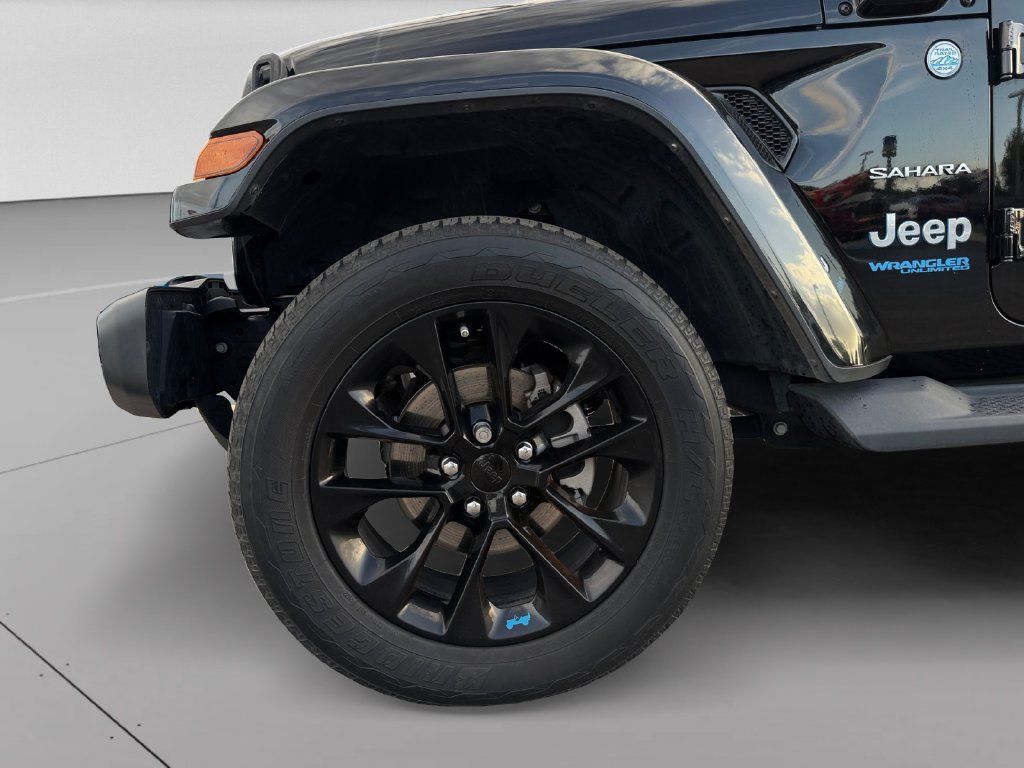 Used 2022 Jeep Wrangler Unlimited Sahara w/ Cold Weather Group AWD/4WD image 30