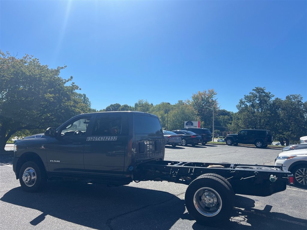 Used 2022 RAM 3500 Tradesman AWD/4WD image 3