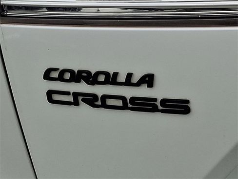 Certified 2022 Toyota Corolla Cross LE image 29