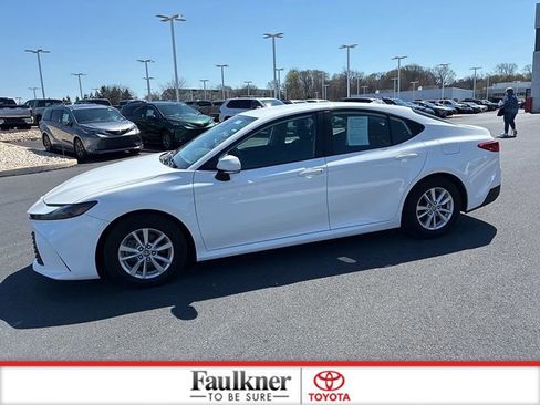 Used 2025 Toyota Camry LE image 16