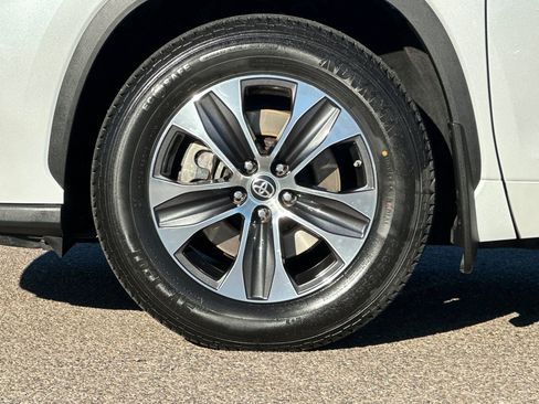 Used 2022 Toyota Highlander XLE FWD image 26