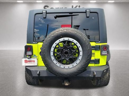 Used 2016 Jeep Wrangler Unlimited Sahara w/ Connectivity Group AWD/4WD image 4
