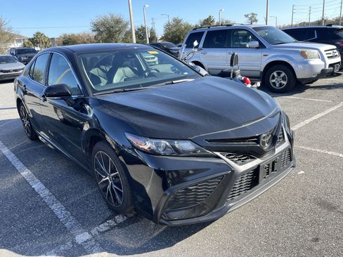 Used 2024 Toyota Camry SE image 7