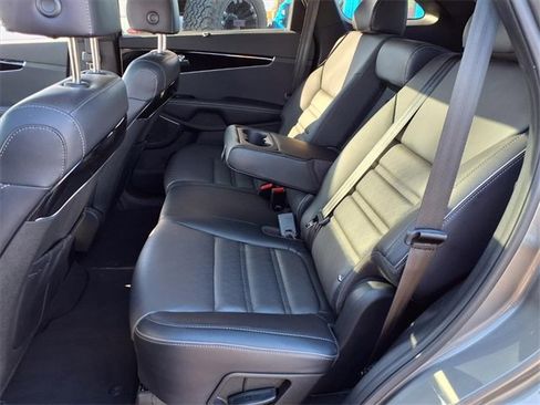 Used 2019 Kia Sorento SX image 7