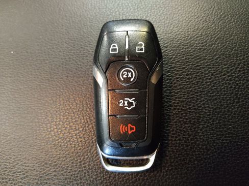 Used 2016 Ford Explorer XLT w/ Equipment Group 202A AWD/4WD image 32