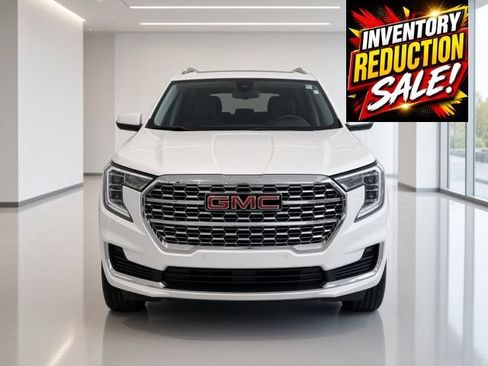 Used 2023 GMC Terrain Denali w/ Denali Premium Package AWD/4WD image 4