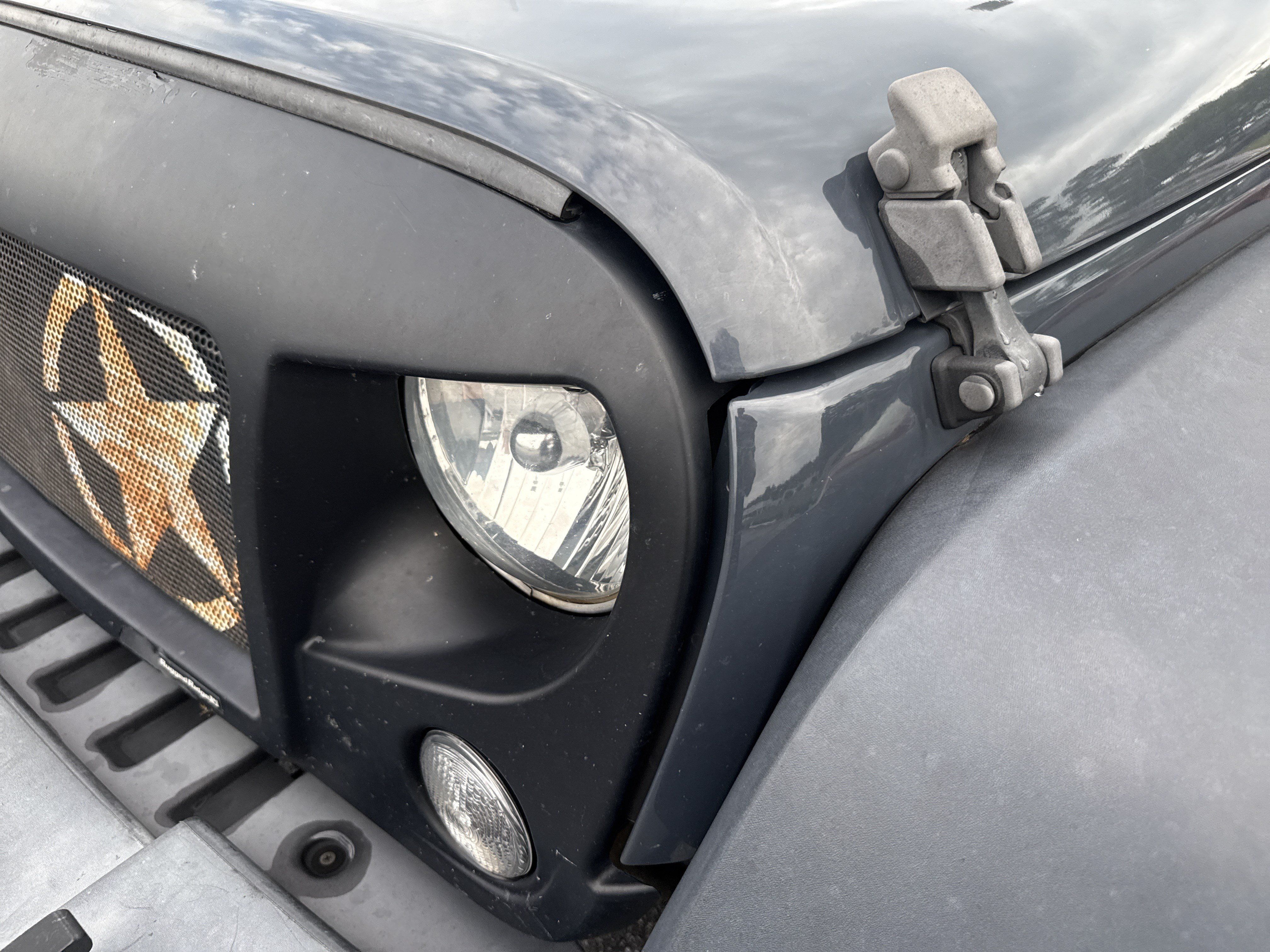 Used 2016 Jeep Wrangler Sport w/ Mopar Black Appearance Group AWD/4WD image 6