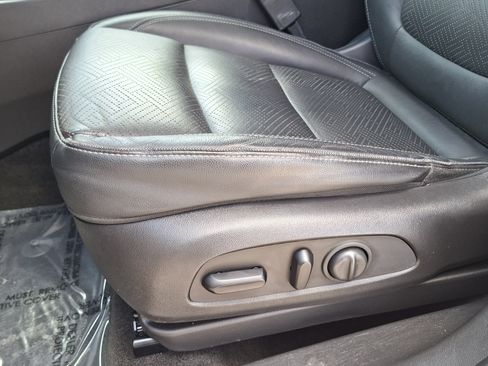 Used 2022 Buick Encore GX Essence w/ Sport Touring Package FWD image 18